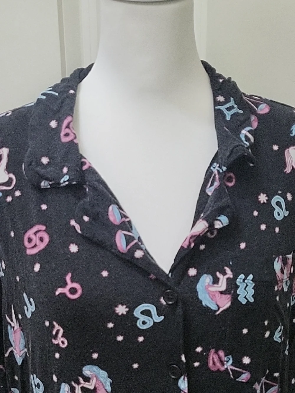 Torrid Black Zodiac Sleep Top Size 2 (2X) Soft Button Front Lounge Shirt